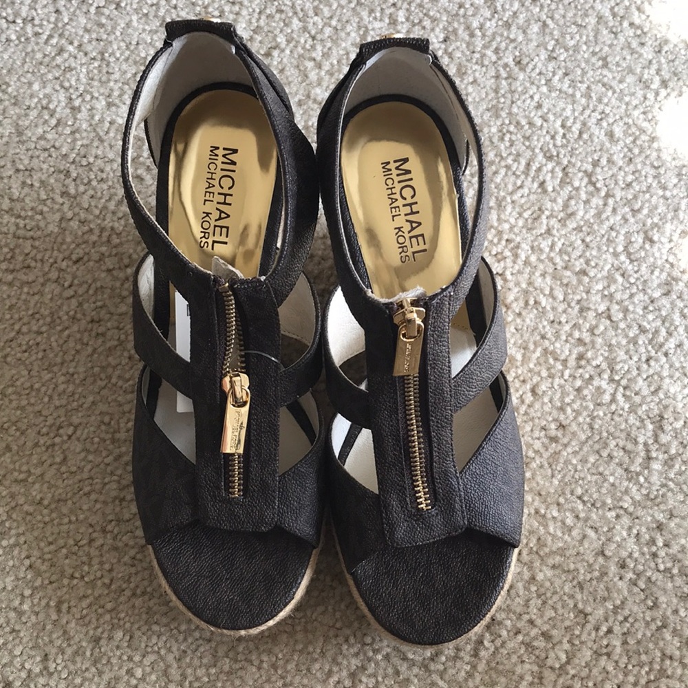 Brand new Michael Kors brown wedge - Picture 2 of 5